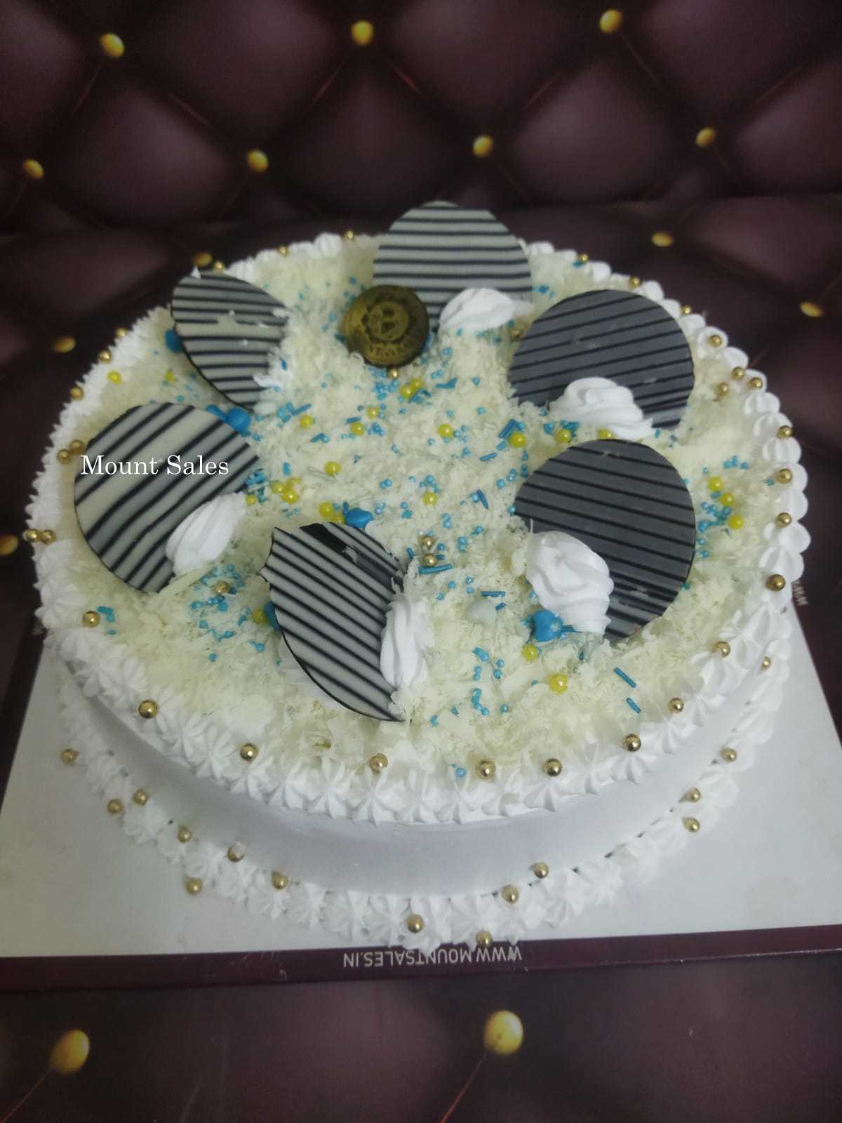 Premium RED N White Velvet Cake